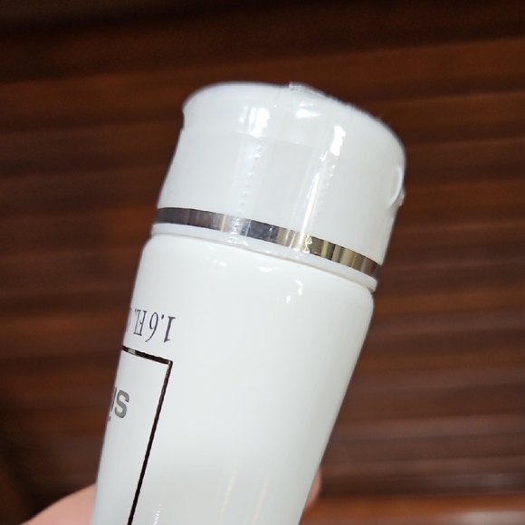 Sisley Mattifying Moisturizer with Tropical Resins - Picture 9 of 11